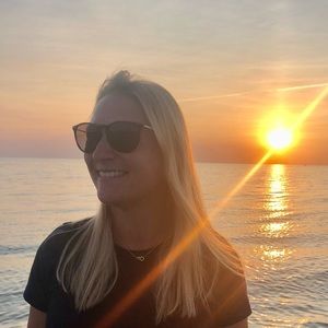 Meet your Posher, Hillary